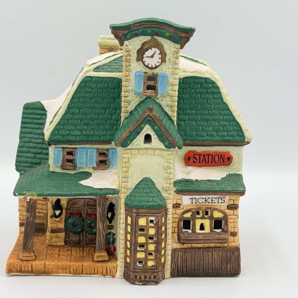 Holiday Expressions Dickens Village Train Station House Christmas Decor No Cord